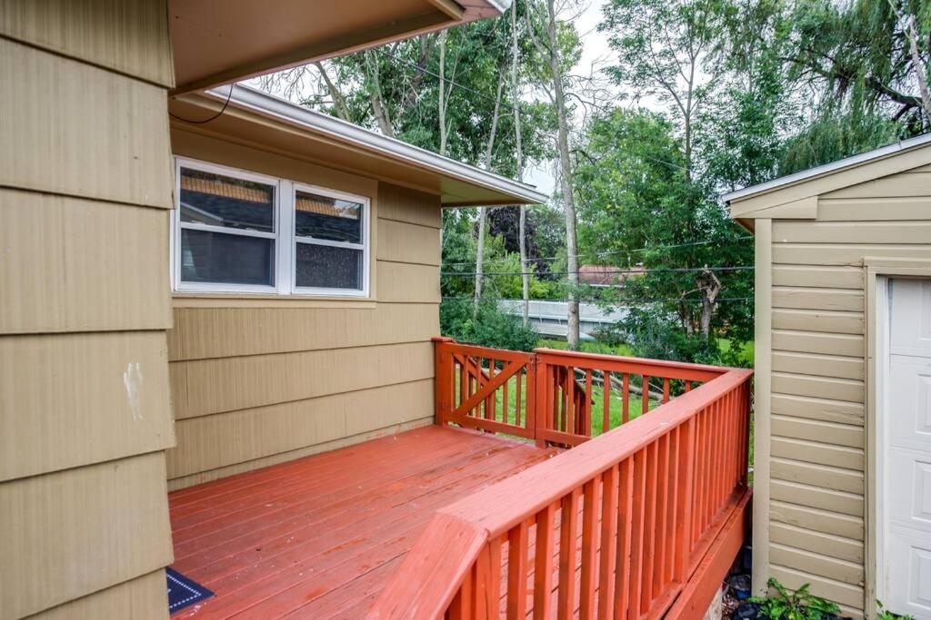 {Quiet Suburban Ranch Hot Tub} Mins Arpt/Rit/Dwnt Apartment Rochester Exterior photo