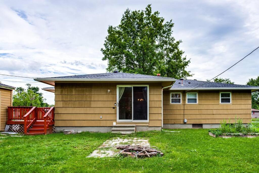 {Quiet Suburban Ranch Hot Tub} Mins Arpt/Rit/Dwnt Apartment Rochester Exterior photo